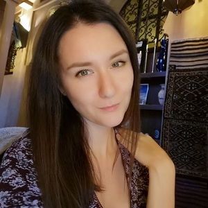 Meet your Posher, Elya